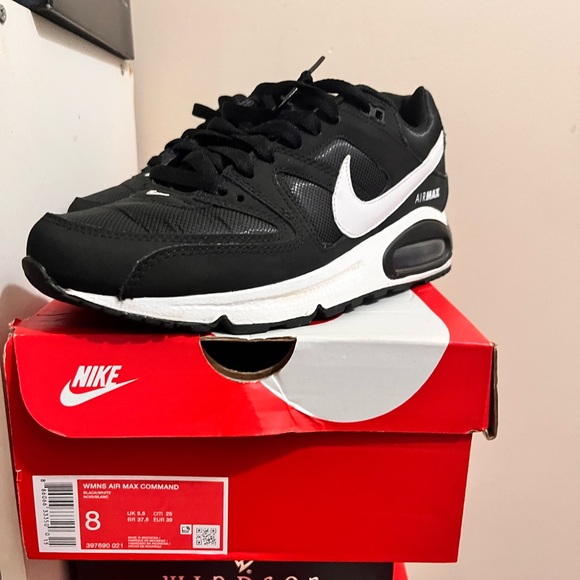 nike womens air max command